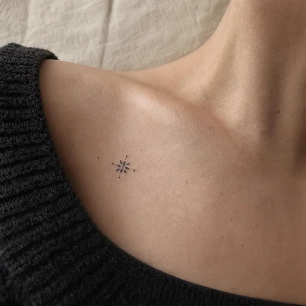 idée tatouage femme discret point blackwork minuscule